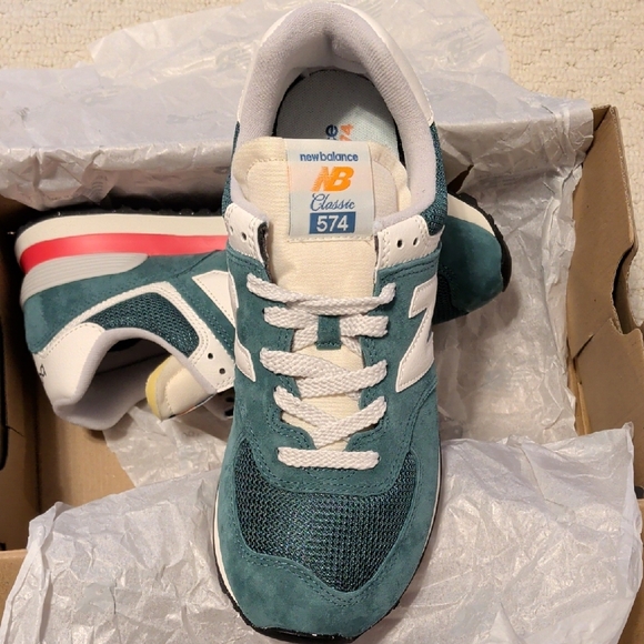 New Balance Classic 574 Women's 10 Men's 8.5  New In Box - Picture 6 of 13